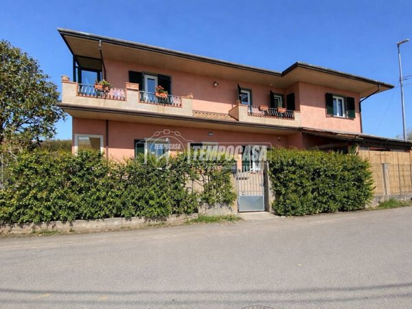 casa indipendente in vendita a Massa in zona Marina di Massa
