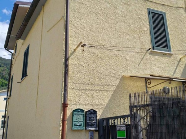 casa indipendente in vendita a Massa in zona Romagnano