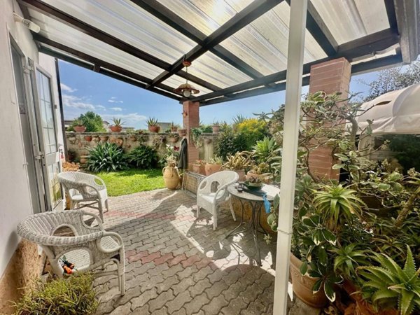 casa indipendente in vendita a Massa in zona Romagnano