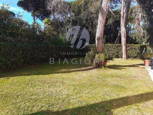 appartamento in vendita a Massa in zona Marina dei Ronchi