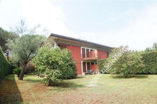 casa indipendente in vendita a Massa in zona Poveromo