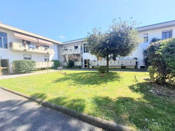 appartamento in vendita a Massa in zona Marina di Massa