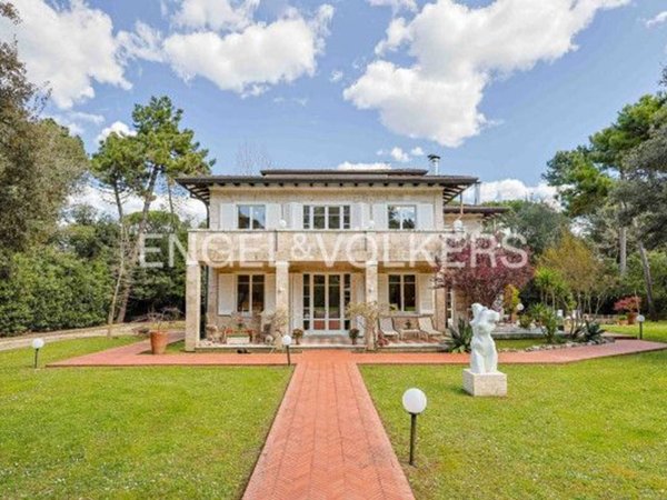 casa indipendente in vendita a Massa in zona Marina di Massa