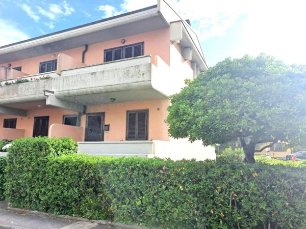 casa indipendente in vendita a Massa in zona Marina di Massa