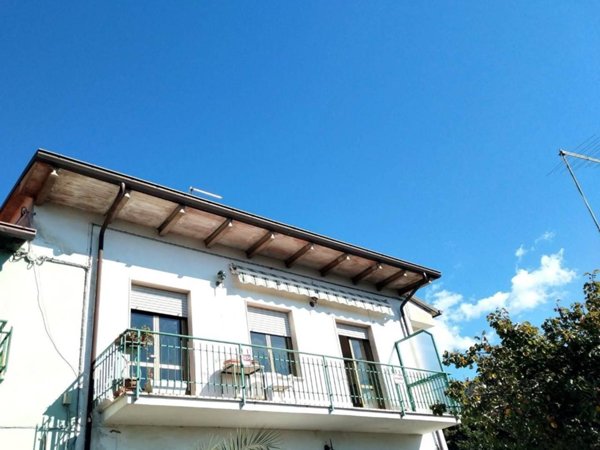 appartamento in vendita a Massa in zona Centro Storico