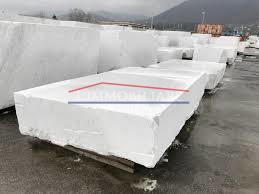 capannone in vendita a Massa in zona Marina di Massa