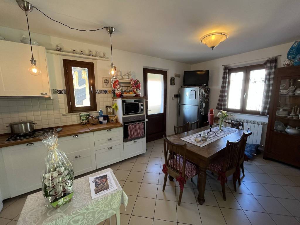 casa indipendente in vendita a Massa