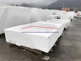 locale commerciale in vendita a Massa in zona Castagnola