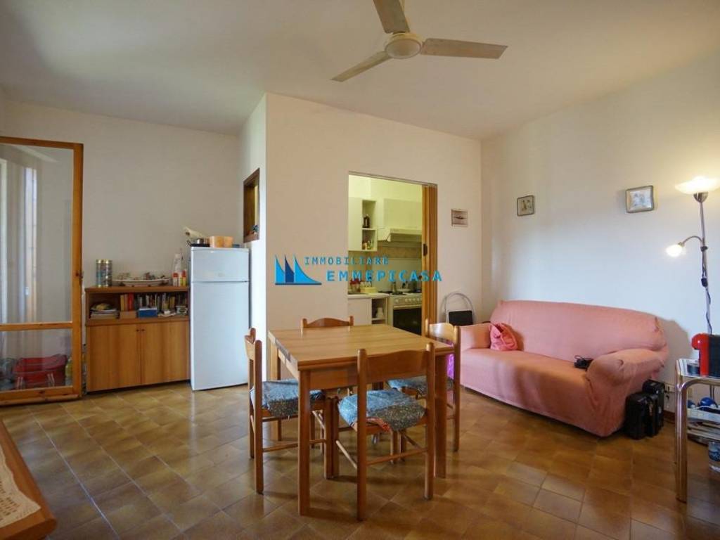 appartamento in vendita a Massa in zona Marina dei Ronchi
