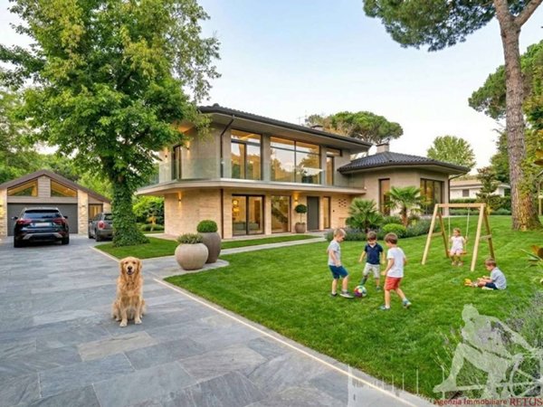 casa indipendente in vendita a Massa in zona Marina dei Ronchi