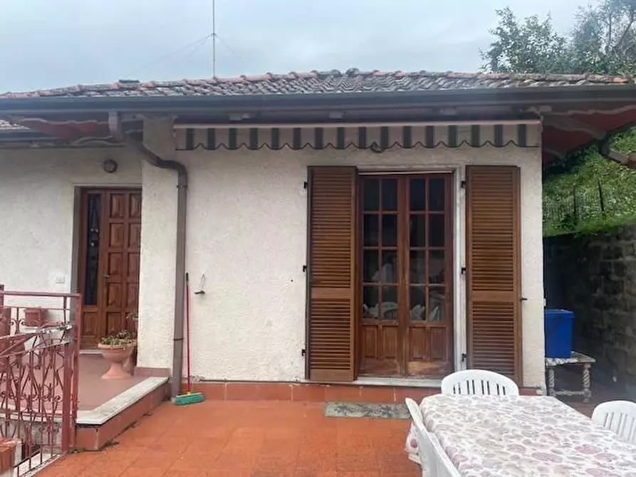 casa indipendente in vendita a Massa