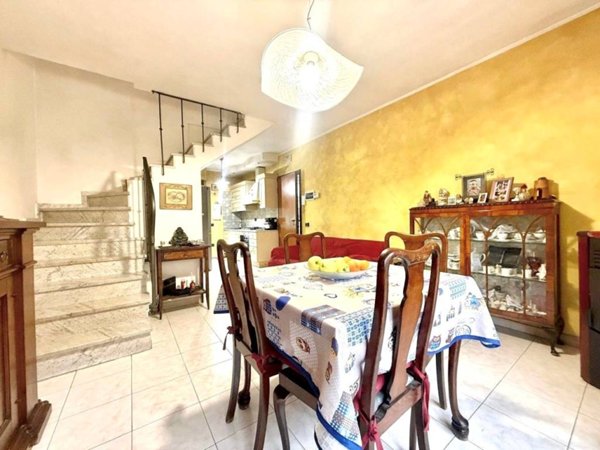 casa indipendente in vendita a Massa in zona Marina di Massa