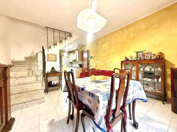 casa indipendente in vendita a Massa