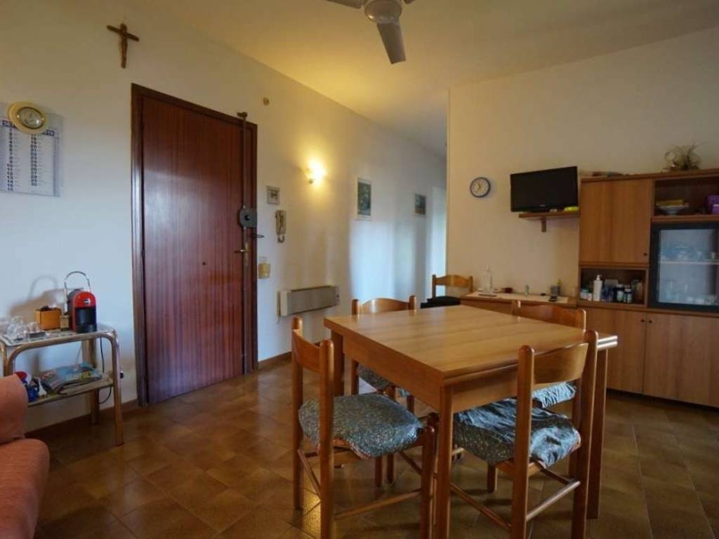 appartamento in vendita a Massa in zona Marina dei Ronchi