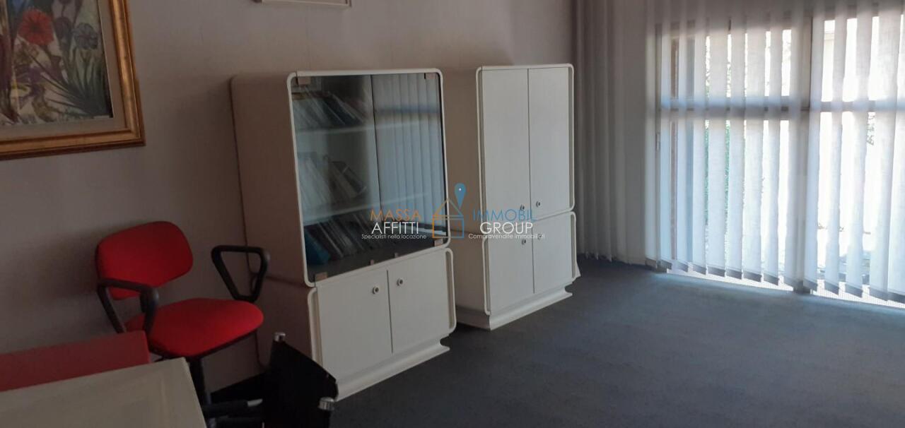 appartamento in vendita a Massa in zona Marina dei Ronchi