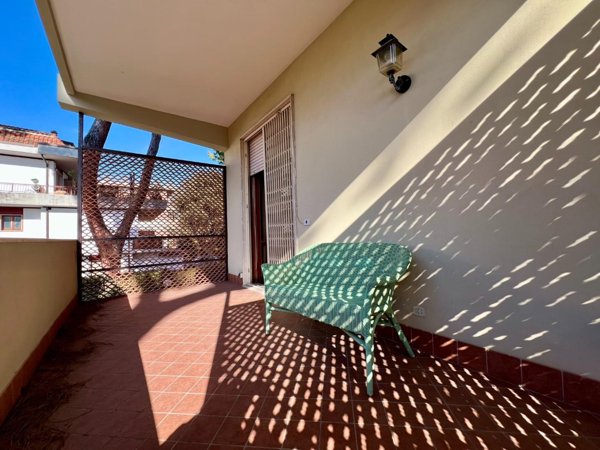 appartamento in vendita a Massa in zona Marina dei Ronchi