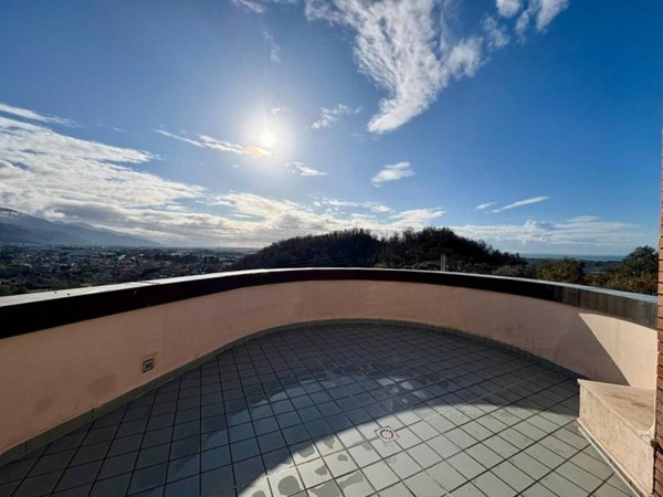 casa indipendente in vendita a Massa in zona Candia