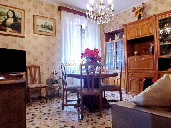 appartamento in vendita a Massa in zona Centro Storico