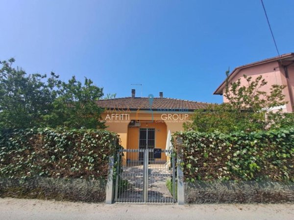 casa indipendente in vendita a Massa in zona Marina di Massa