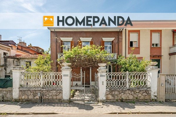 casa indipendente in vendita a Massa in zona Centro Storico