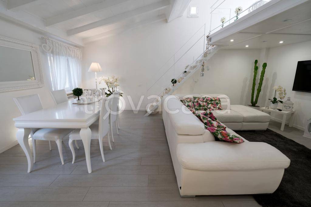 appartamento in vendita a Massa in zona Centro Storico