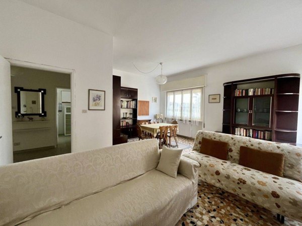 appartamento in vendita a Massa in zona Marina di Massa