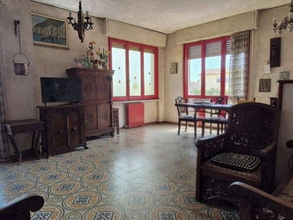 appartamento in vendita a Massa in zona Marina di Massa