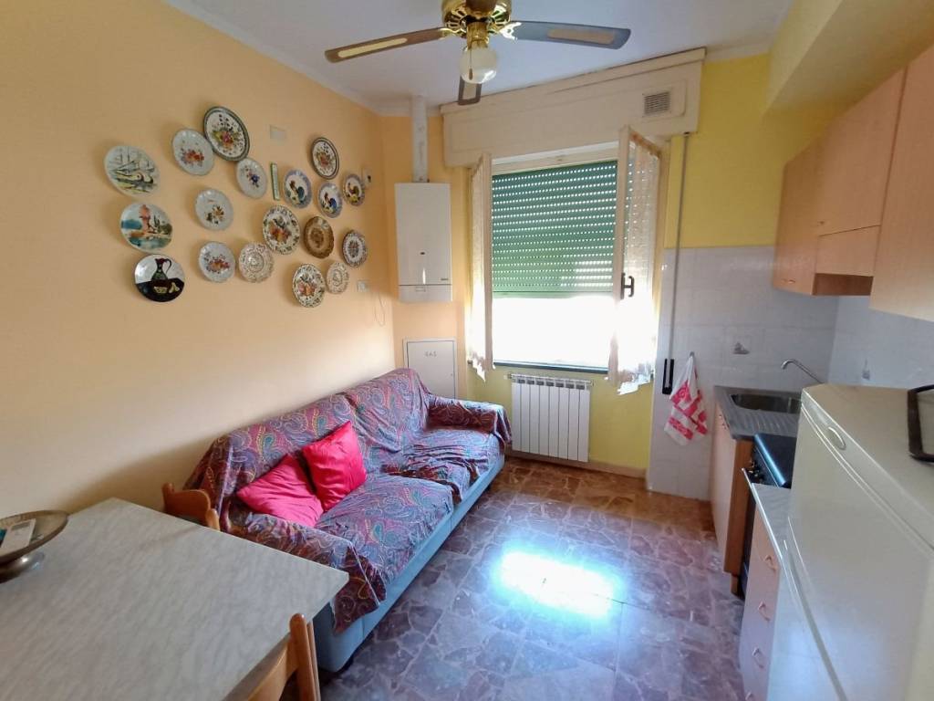 appartamento in vendita a Massa in zona Marina di Massa