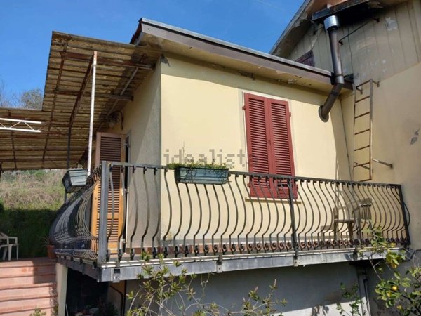 casa indipendente in vendita a Massa in zona Romagnano
