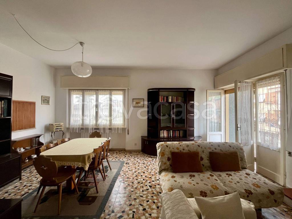 appartamento in vendita a Massa in zona Marina di Massa