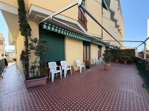 appartamento in vendita a Massa in zona Marina di Massa