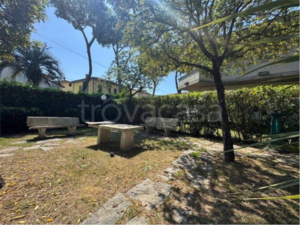appartamento in vendita a Massa in zona Marina di Massa
