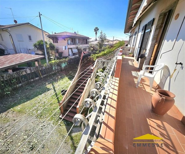 casa semindipendente in vendita a Massa