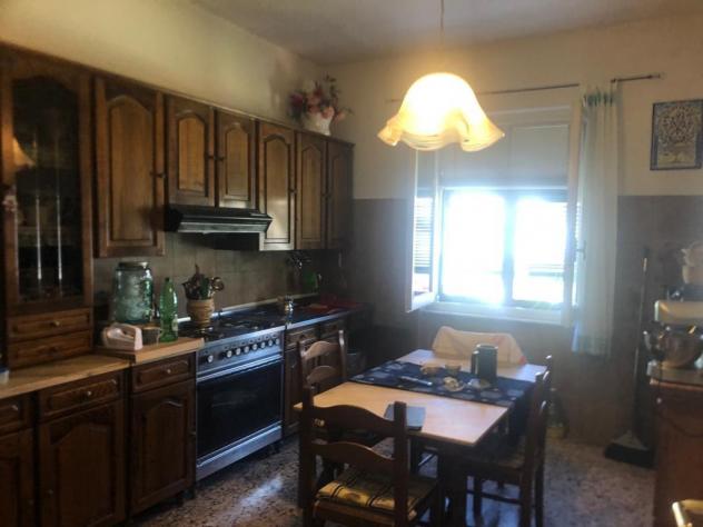 casa indipendente in vendita a Massa