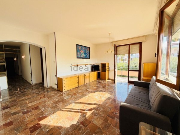 appartamento in vendita a Massa in zona Marina di Massa