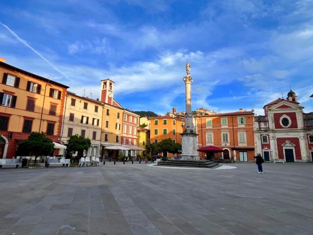 appartamento in vendita a Massa in zona Centro Storico