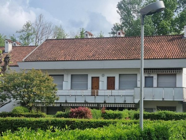 appartamento in vendita a Massa in zona Marina di Massa