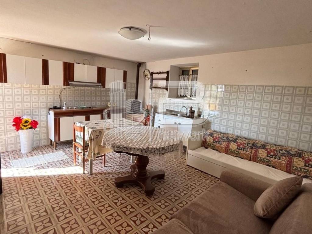 casa indipendente in vendita a Massa
