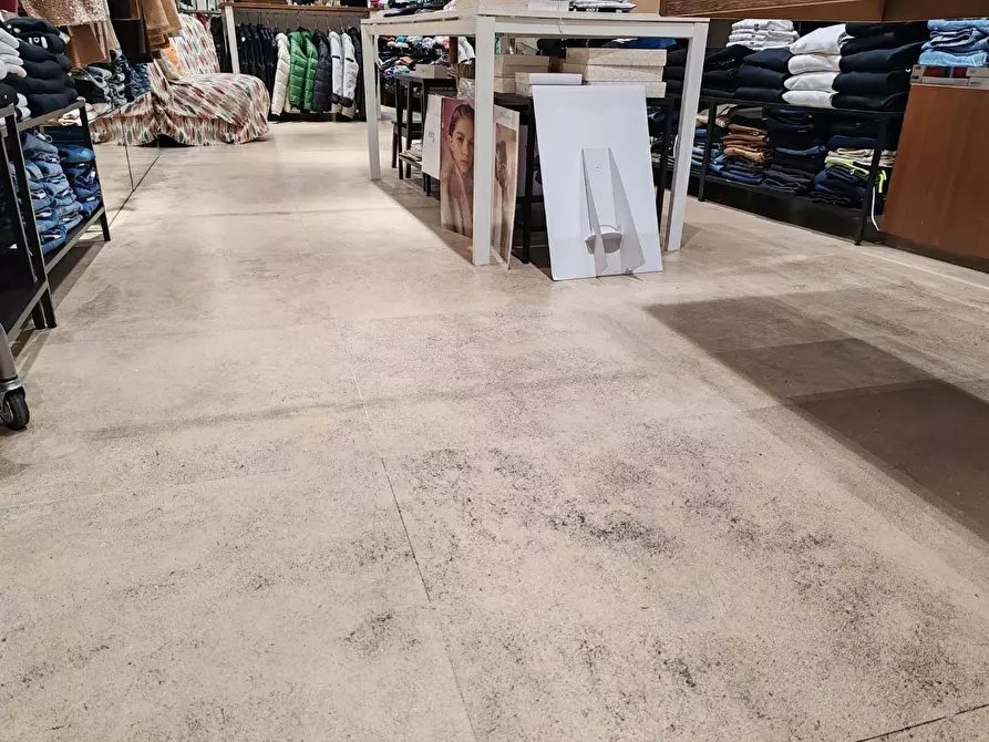 locale commerciale in vendita a Massa in zona Centro Storico