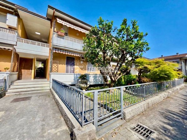 casa indipendente in vendita a Massa in zona Marina di Massa