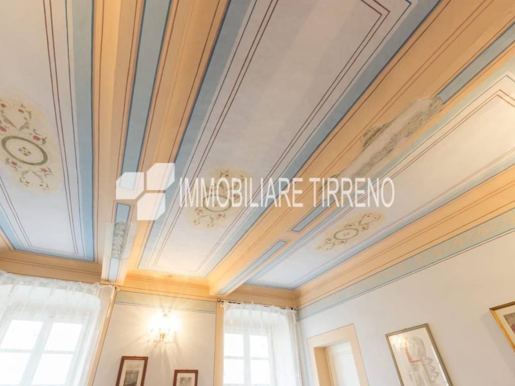 appartamento in vendita a Massa in zona Centro Storico