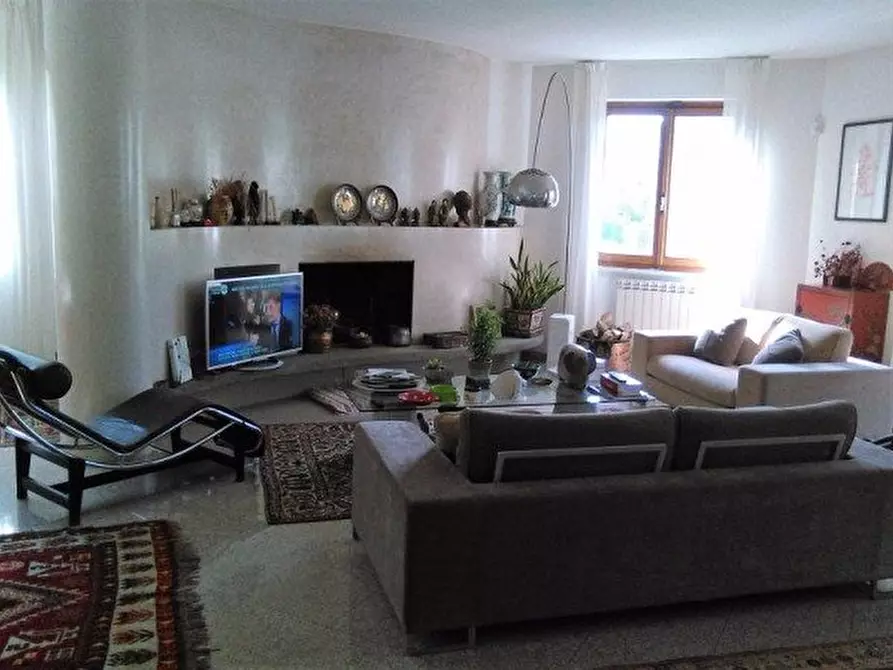 casa indipendente in vendita a Massa