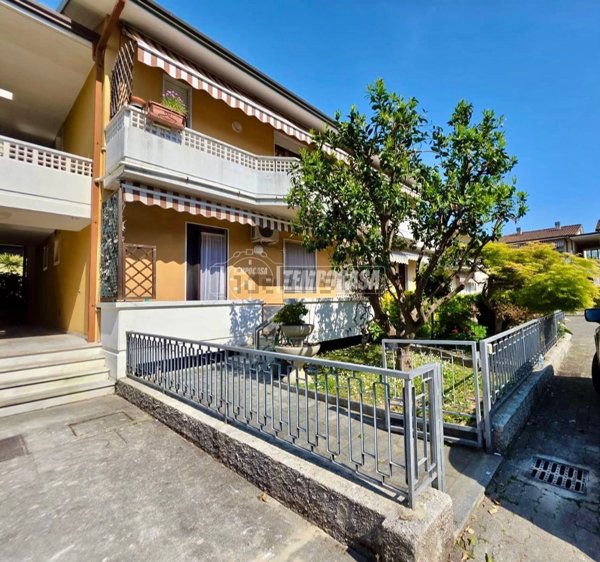 casa indipendente in vendita a Massa in zona Marina di Massa