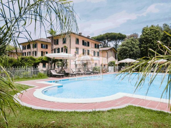 casa indipendente in vendita a Massa in zona Poveromo