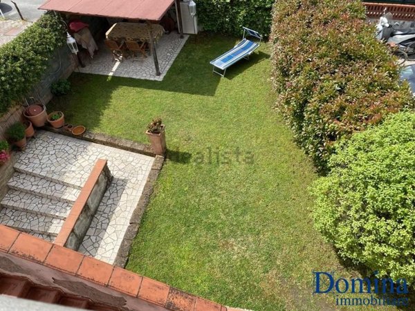 casa indipendente in vendita a Massa in zona Quercioli