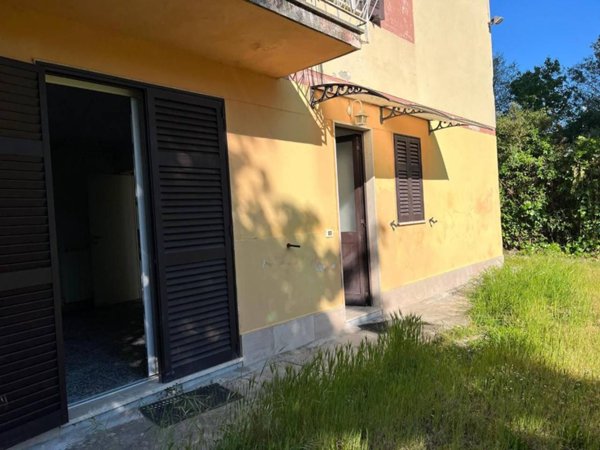 casa indipendente in vendita a Massa in zona Marina di Massa