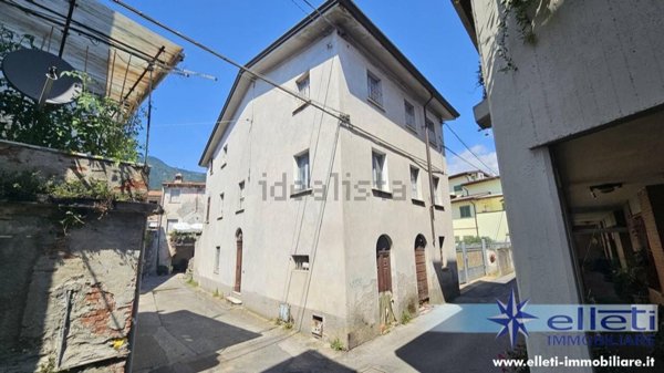 casa indipendente in vendita a Massa in zona Centro Storico