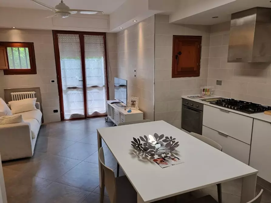 casa indipendente in vendita a Massa in zona Marina dei Ronchi