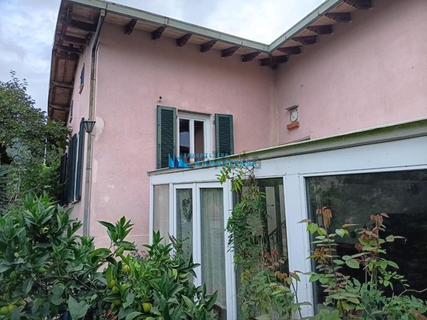 casa indipendente in vendita a Massa