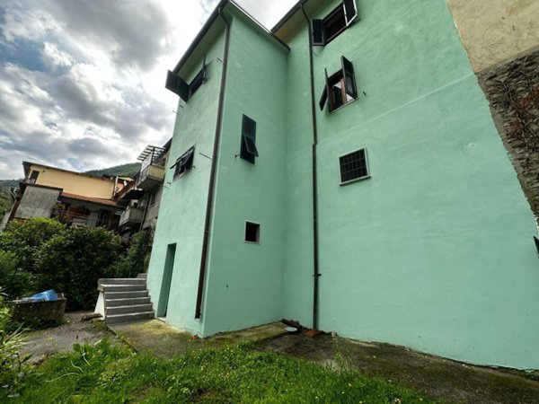 casa indipendente in vendita a Massa in zona Canevara